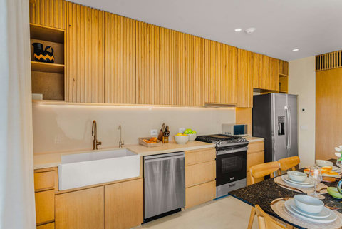 Unit 2 - Full Kitchen w/ Dishwasher, Gas Oven, Gas Stove, Fridge, Freezer, Osmosis Water Filtration (Right Small Faucet on Kitchen Sink)