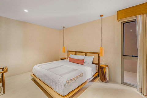 Unit 2 - Sixth Kingsize Bedroom w/ Shared Bathroom
