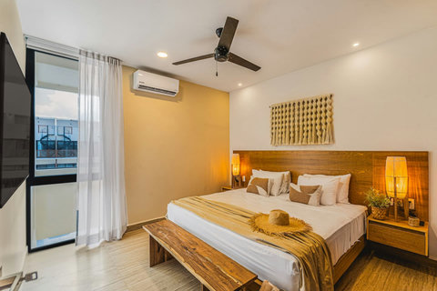 Kingsize Bedroom with Smart TV