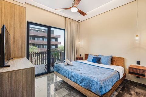 King Size Bed with AC, Smart TV and Blackout Curtains