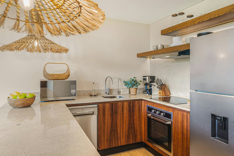 Full Kitchen with Osmosis System (Drinking Water, Separate Faucet), Dishwasher, Oven, Microwave, Kettle, Blender, Toaster, Coffee Maker and many more