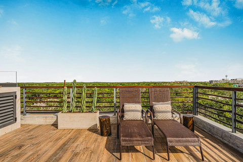 Sun loungers on private rooftop