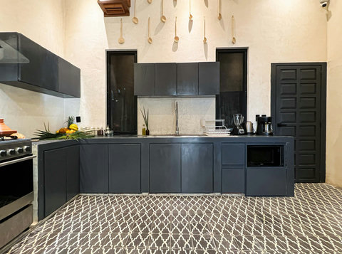 Full Kitchen with Gas Stove, Gas Oven, Fridge, Freezer, Microwave, Coffee Maker, Blender