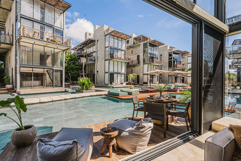 Your own swimup patio