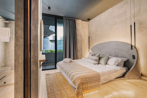 Kingsize guest bedroom