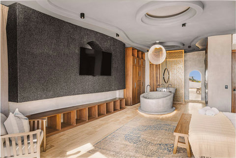 Master Kingsize Bedroom with Private Balcony and Ensuite Bathroom with Hot Tub