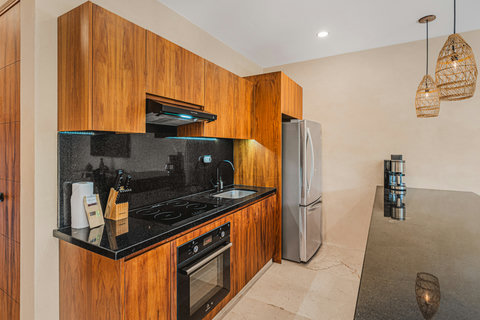 Fully Equipped Kitchen with Oven