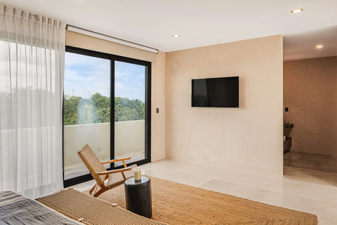 Third King Bedroom Upstairs with Smart TV, Walk in Closet and Ensuite Bathroom