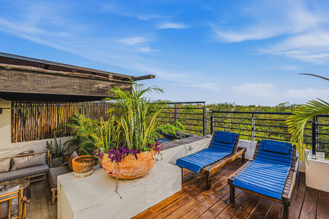 Private Rooftop with Two Sun Loungers