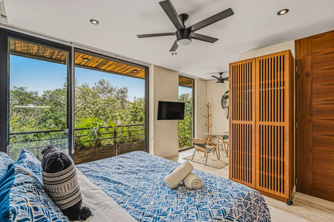 Kingsize Bedroom w Ensuite Bathroom, Private Balcony, Closet, Smart TV, Kitchenette, Mini Bar,Seating Area,Fan and AC