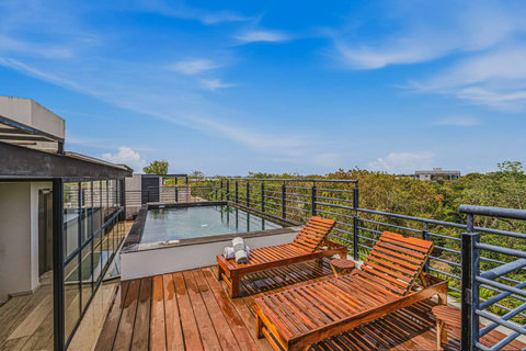 Common Area Rooftop Pool