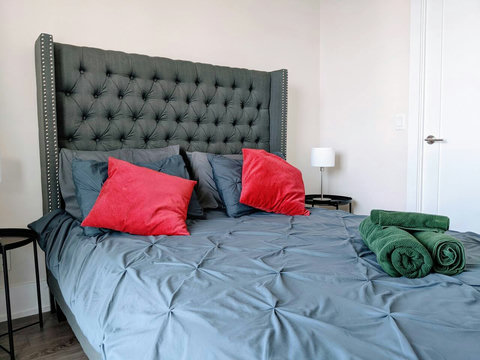Wake up to the city skyline in this luxurious haven.