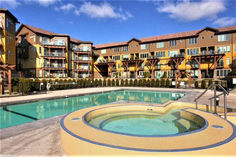 Hot tub and Pool