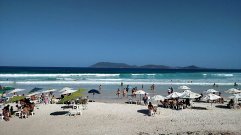 Praia com excelente infraestrutura!