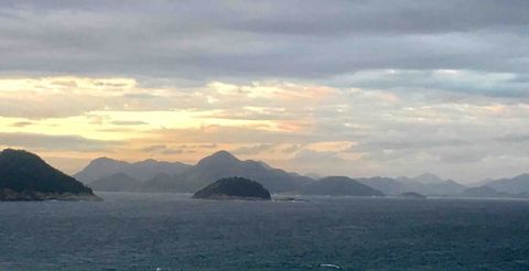 From the window in a cloudy day! What a bless!
Em dia nublado....lindo demais, Ó BENÇÃO! 