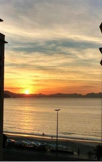 I recommend not to loose the sunrise from the window! Copacabana is the best place to watch the sunrise  and moonrise ! And Arpoador, the sun and moon set!
 Copacabana é o melhor lugar para ver o sol e a lua nascer! E para o por do sol, Arpoador!