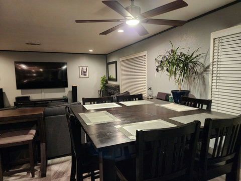 Dining table - Seats 6
