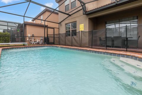 Private Pool hearting optional 
