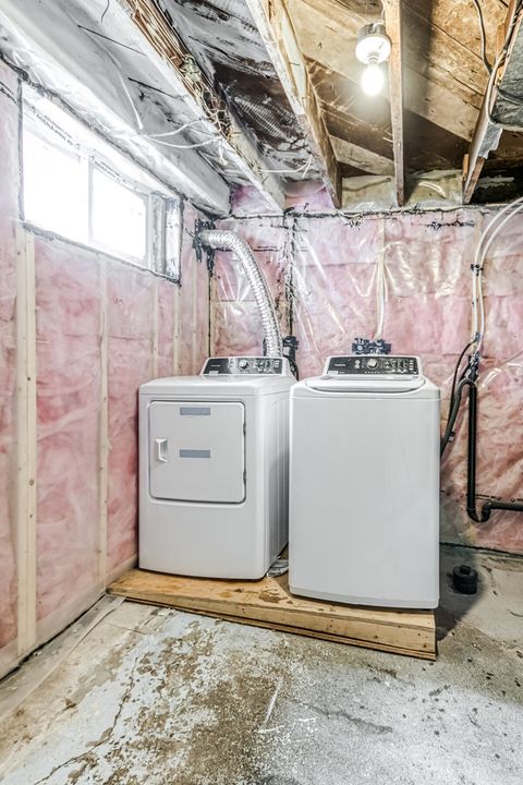 Washer and Dryer work great!  Please note this space is shared with a another airbnb guest, as well as the host.  The Space is unfinished.