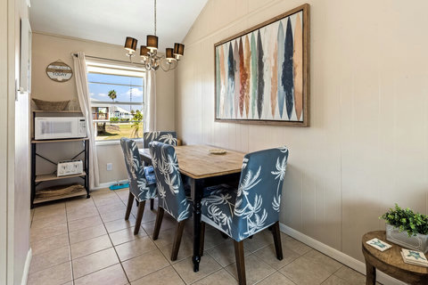 Dining area between kitchen and living room.