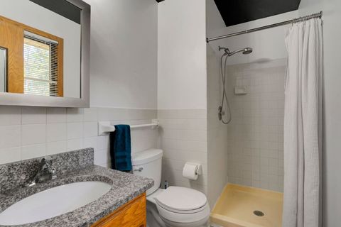 Master ensuite bath