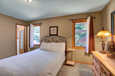 Master bedroom, queen bed and ensuite 3 piece bath.