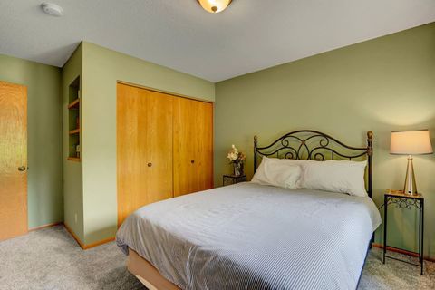 4th bedroom, 1 queen bed