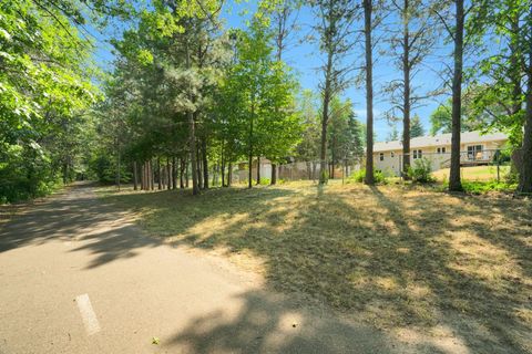 Colby Lake paved hiking trail, 3 miles around