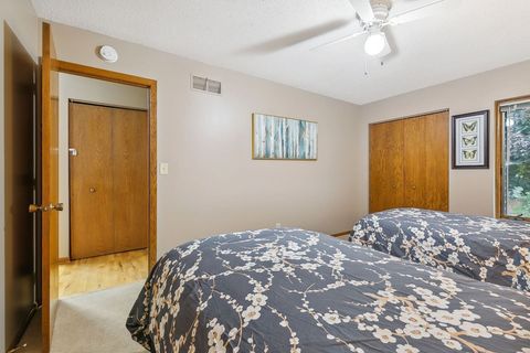 Twin bedroom
