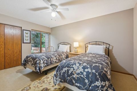 Bedroom #$2 Twin beds
