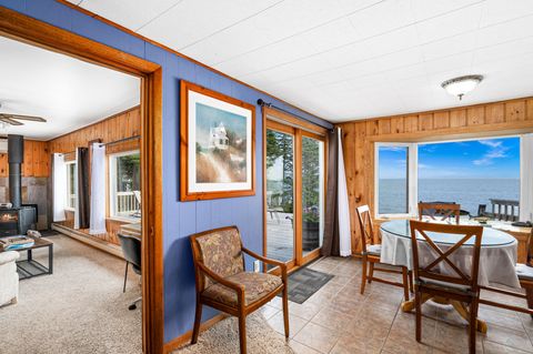 Dinning area with lake view