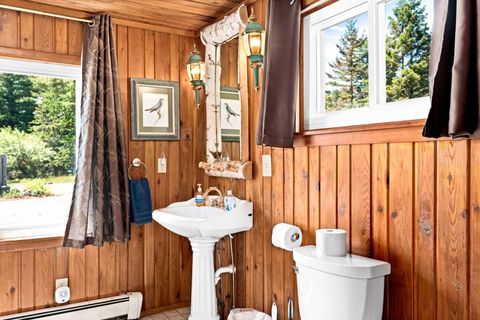 Large Main bathroom,