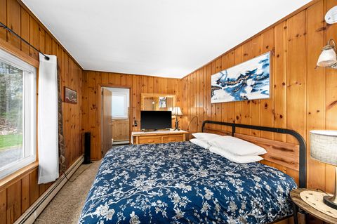 Master bedroom bedroom, ensuite bathroom,  King bed