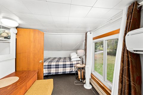 4th bedroom, 2nd floor, 2 queens, Split AC unit