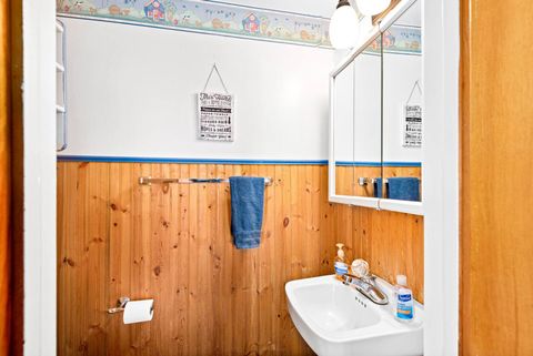 1/2 bath off of the kitchen