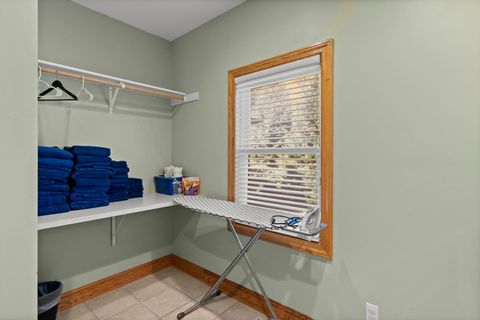 Linen, towels, cleaning products,  and all other basic amenties are provided.