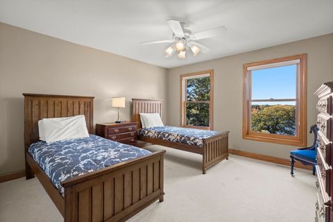 Bedroom 5, 2 twin beds, lake view, 2nd floor