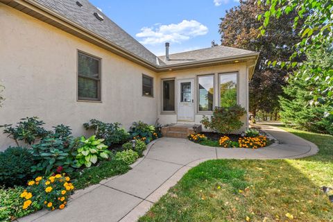 Separate entry at the 4 season porch  for guests - No shared interior spaces