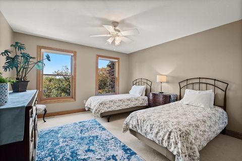Bedroom 4, 2nd floor, lake view, 2 twin beds, lake view