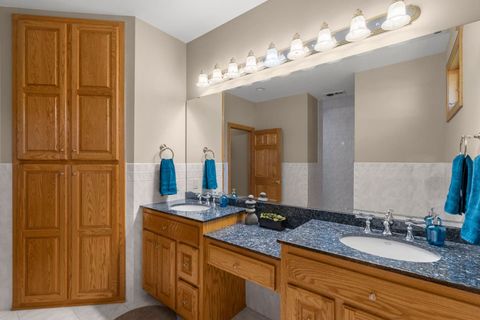 Ensuite bath, A double sink and a large space gives you plenty of room to get ready every day.