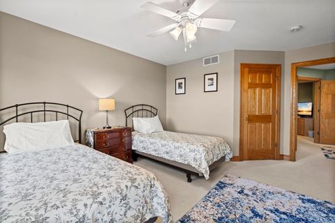 Bedroom 4, 2 twin beds, 2nd level, walk-in closet