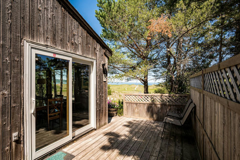 Patio door access to large deck, lake view