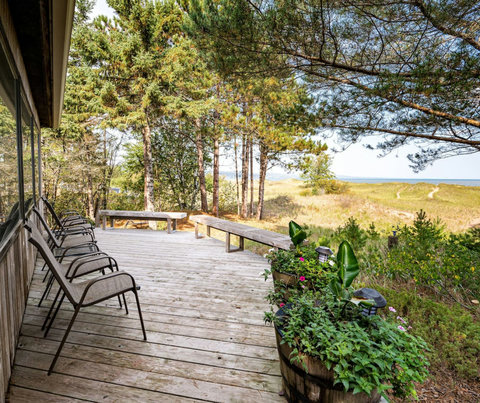 L shap deck with lake view