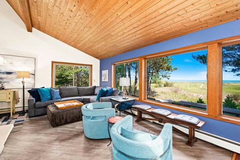 "Million dollar" lake view from the living room