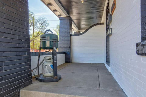 A BBQ grill on the front porch