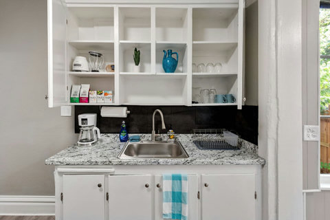 Dish rack, coffee maker, blender, glassware, coffee and tea
