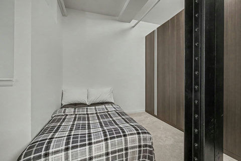 Futon in the upstairs bedroom for additional sleeping space