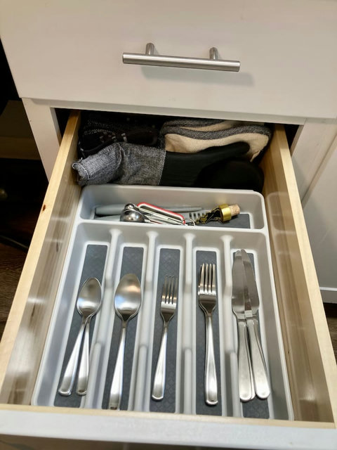 4x big and small spoons and forks, butter knives. Peeler, cutting knives, oven mitt, hot pads, kitchen towels and washcloths
