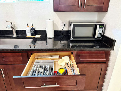 Cooking and eating utensils