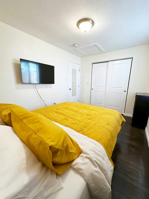 Bedroom with queen size memory foam bed and two sets of comfy pillows, high thread count soft cotton sheets